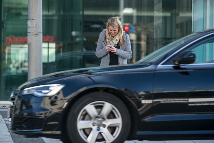 Fußgänger beim Überqueren der Straße: Riskante Ablenkung durch Smartphones / Erhebung der DEKRA Unfallforschung in sechs europäischen Hauptstädten