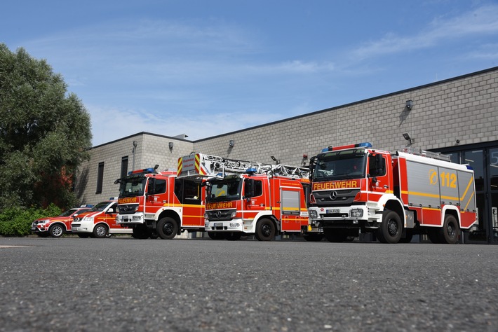 FW Dinslaken: Gasgeruch in Tankstelle.