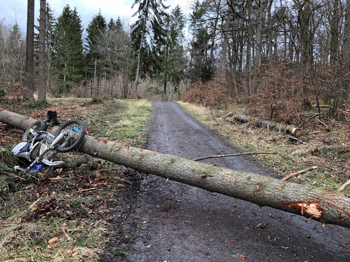 POL-PDWIL: Schwerverletzter Motorradfahrer in der Gemarkung Uersfeld / VG Kelberg