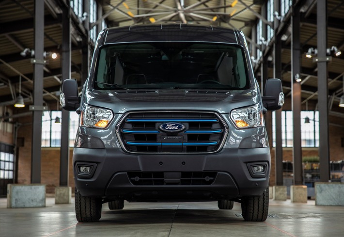 Ford präsentiert den neuen E-Transit - erste voll-elektrische Variante der global erfolgreichen Nutzfahrzeug-Modellreihe
