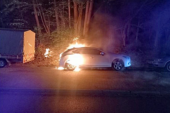 POL-ME: Fahrzeugbrand - die Polizei ermittelt - Ratingen - 2305011