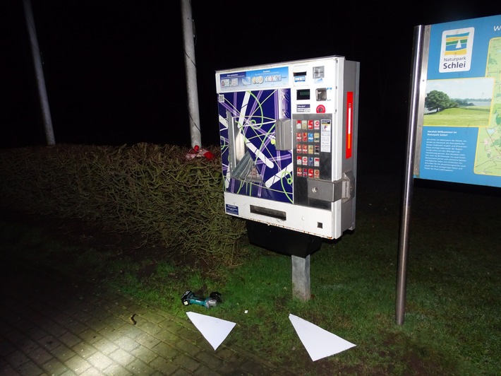 POL-FL: Steinfeld - Zigarettenautomat aufgeflext - drei Jugendliche auf frischer Tat festgenommen