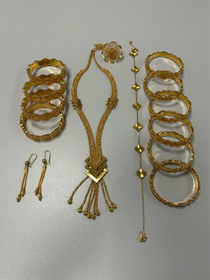 HZA-IZ: Versteckt am Körper / Zoll am Flughafen Hamburg entdeckt Goldschmuck im Wert von rund 20.000 EUR