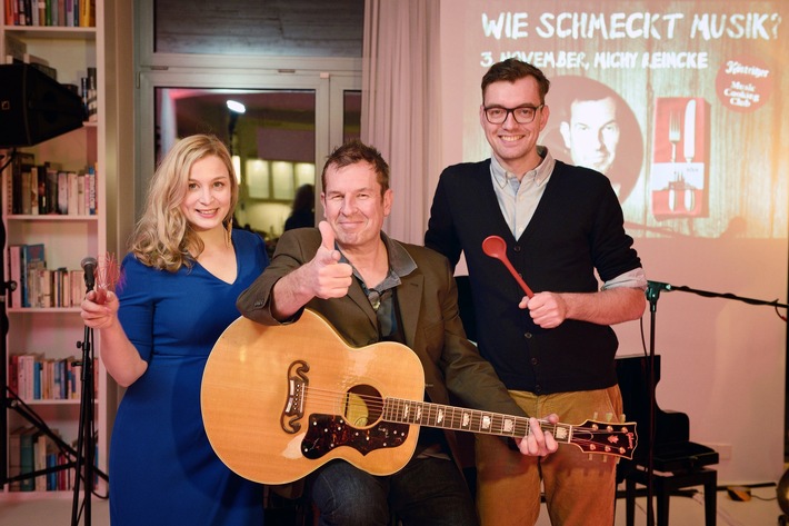 Finale des Köstritzer Music Cooking Clubs in Köln: Ein Feuerwerk für alle Sinne / Genuss-Experiment &quot;Wie schmeckt Musik?&quot; mit Michy Reincke und preisgekrönten Food-Bloggern begeistert