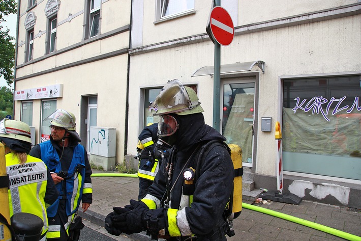 FW-E: Wohnungsbrand in Essen-Leithe, eine Person verletzt