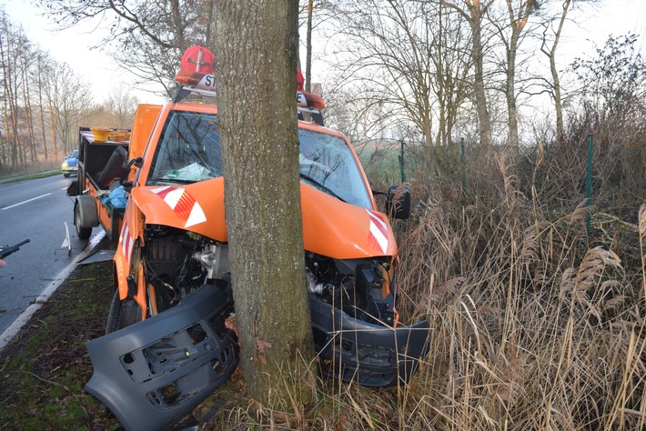 POL-WHV: Verkehrsunfall mit zwei verletzten Personen - Gefährdung des Straßenverkehrs gem. § 315 c StGB