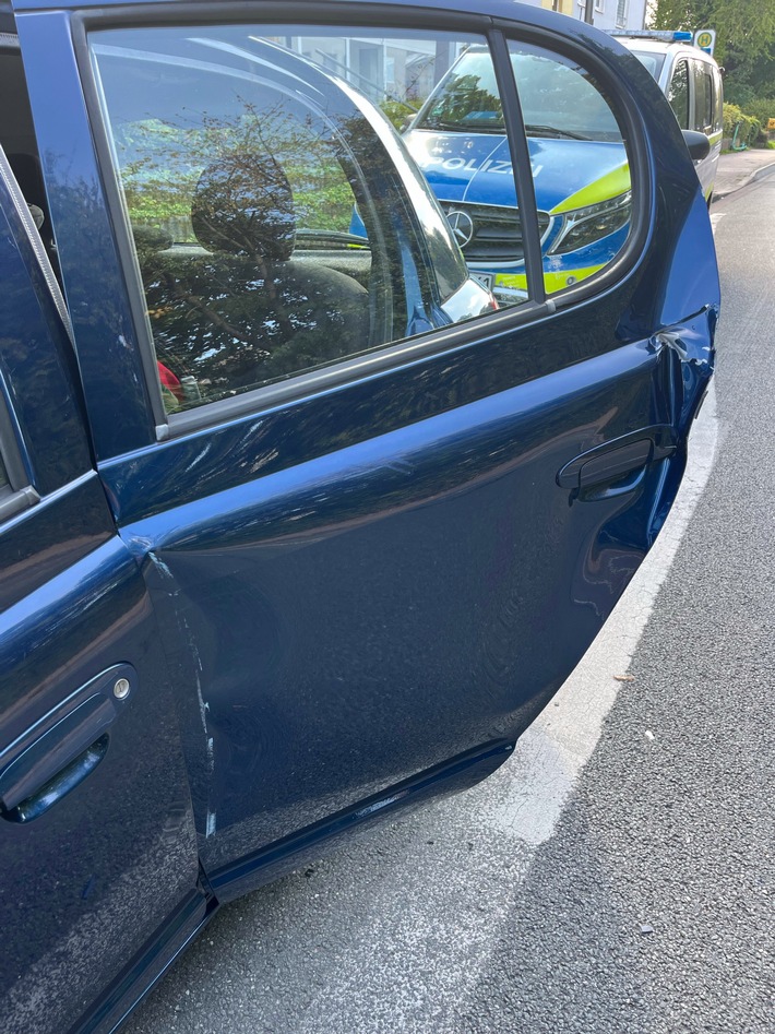 POL-BI: Mutter bei Unfall leicht verletzt