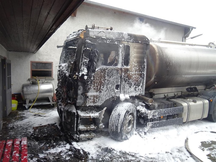 POL-PDWIL: Brand eines Milchtanklastwagens