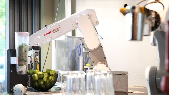 Die erste Roboter-Bar Deutschlands / SAUSALITOS zeigt mit Automatisierungsansatz Lösung für Personalmangel in der Gastronomie