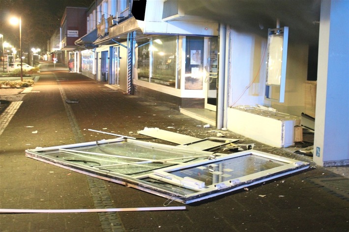 POL-MI: Hoher Sachschaden nach Geldautomatensprengung in Espelkamp