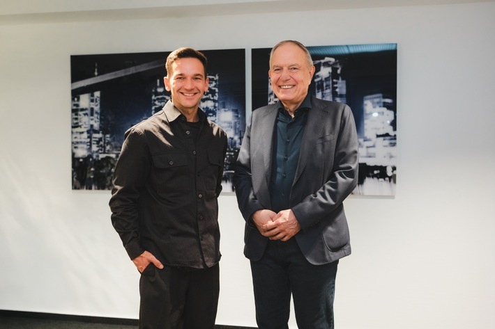 Christian Baumert (pdm solutions GmbH) und Michael Kranich (DTM Deutsche Tele Medien GmbH) / Weiterer Text über ots und www.presseportal.de/nr/181665 / Die Verwendung dieses Bildes für redaktionelle Zwecke ist unter Beachtung aller mitgeteilten Nutzungsbedingungen zulässig und dann auch honorarfrei. Veröffentlichung ausschließlich mit Bildrechte-Hinweis.