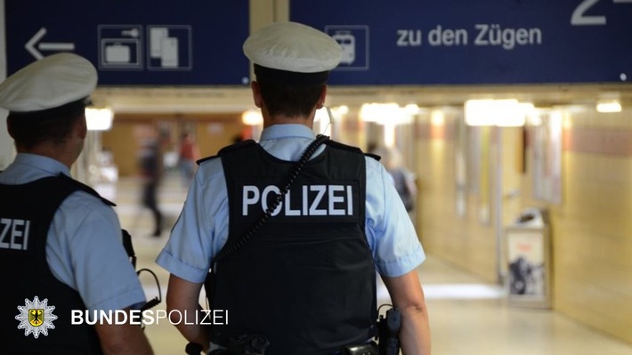 Bundespolizeidirektion München: Flaschenwurf - Automatenbeschädigung - Messtechnik - Stahlrute