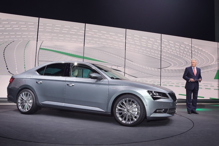 Der neue SKODA Superb: Emotionaler Auftritt auf der Volkswagen Group Night in Genf (FOTO)