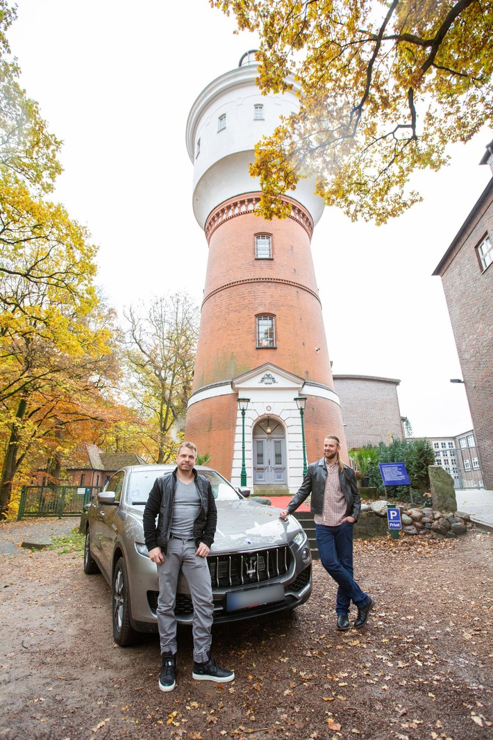 Sozialer Abstieg mit 186 Stufen: Millionärs-Paar tauscht Hamburger Luxus-Wasserturm mit Mini-Wohnung in Bremen - in "Plötzlich arm, plötzlich reich" am Mittwoch in SAT.1