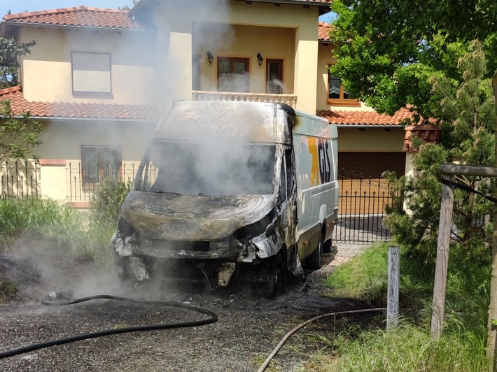 POL-ANK: Technischer Defekt - Lieferfahrzeug in Brand geraten