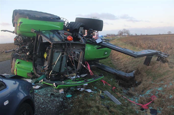 POL-DN: Traktor umgekippt: Ein Leichtverletzter und über 150.000 Euro Sachschaden