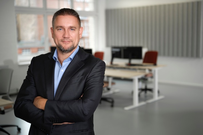 André Kolbinger_Gründer und CEO der Smartbroker Holding AG_Bild 2.jpg