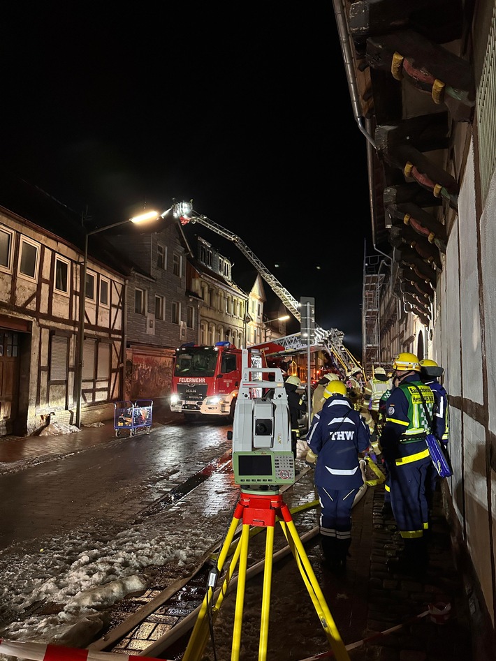 FW Helmstedt: Gebäudebrand mit Menschenrettung