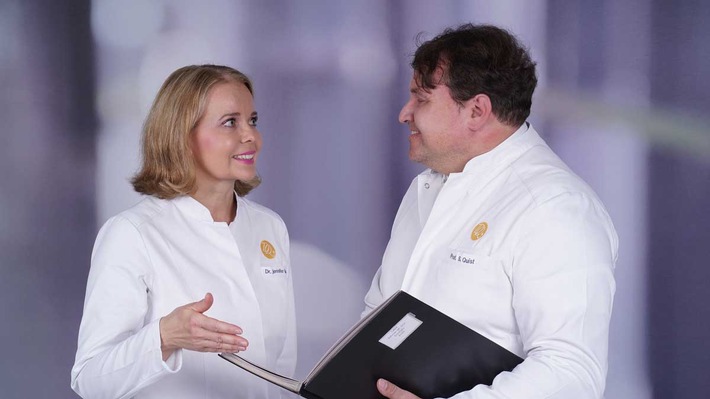 Quälender Juckreiz und harte Hautknoten? Dr. Jennifer Quist und Prof. Dr. Dr. Sven Quist erklären, was wirklich hinter der Erkrankung Prurigo nodularis steckt – und was hilft
