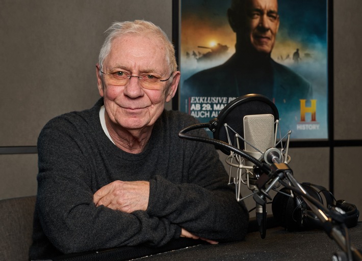 Die deutsche Stimme von Tom Hanks: Joachim Tennstedt über seine Arbeit an der Doku-Serie „Der Zweite Weltkrieg mit Tom Hanks“