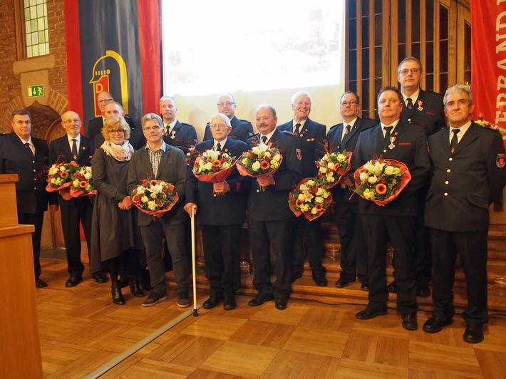 Feuerwehr Kalkar: Ehrungen der Freiwilligen Feuerwehr Kalkar im Dezember 2018