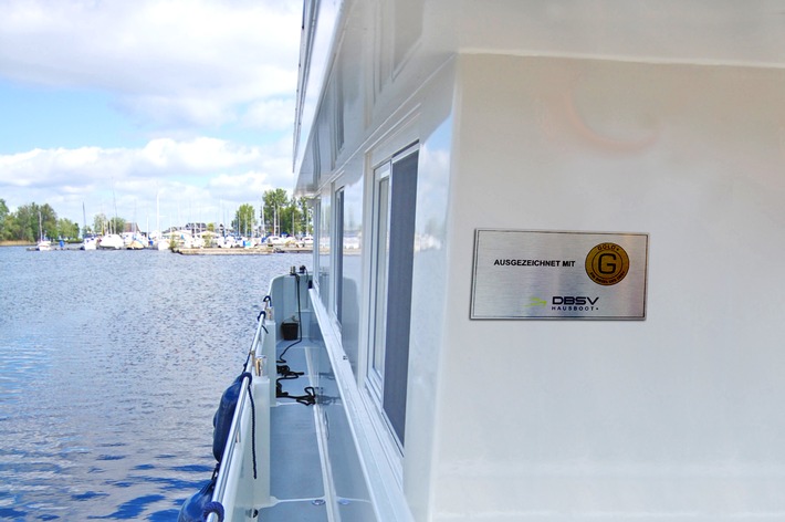 Qualitätssiegel für Hausboote / Deutscher Boots- und Schiffbauer-Verband gründet Arbeitsgruppe Hausboot+. Qualitätssiegel sollen Kaufentscheidung und Einordnung erleichtern.