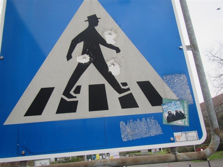 POL-PPMZ: Sachbeschädigung an Verkehrszeichen