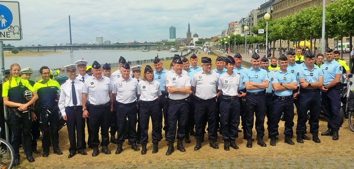 POL-D: Bilder zum heutigen Termin - Polizeipräsident begrüßt Polizisten aus Frankreich