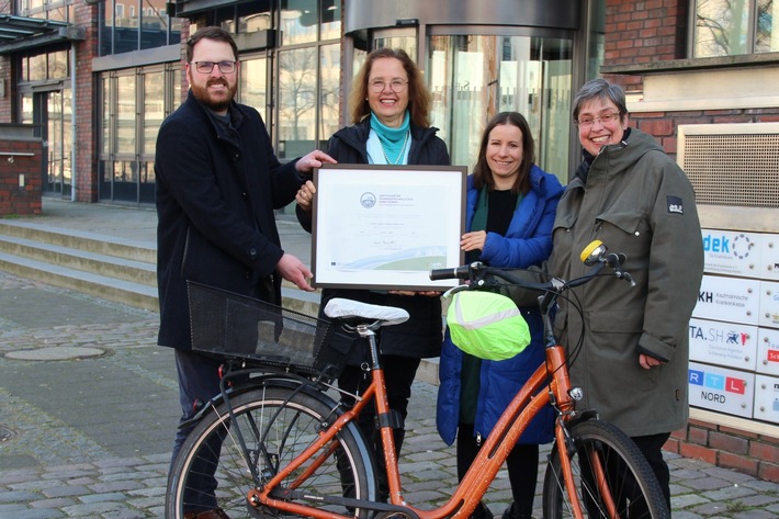 PRESSE-INFO - Mit gutem Beispiel voran: TA.SH fördert nachhaltige Mobilität