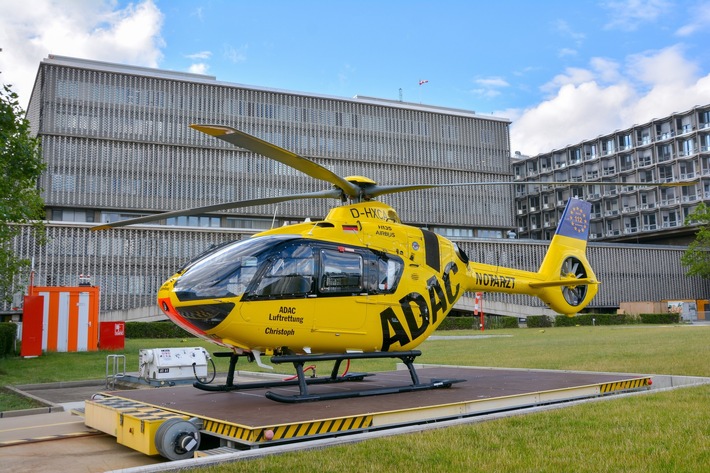 Medien-Einladung: Bundesgesundheitsminister Prof. Karl Lauterbach besichtigt ADAC Luftrettungsstation &quot;Christoph 31&quot; in Berlin