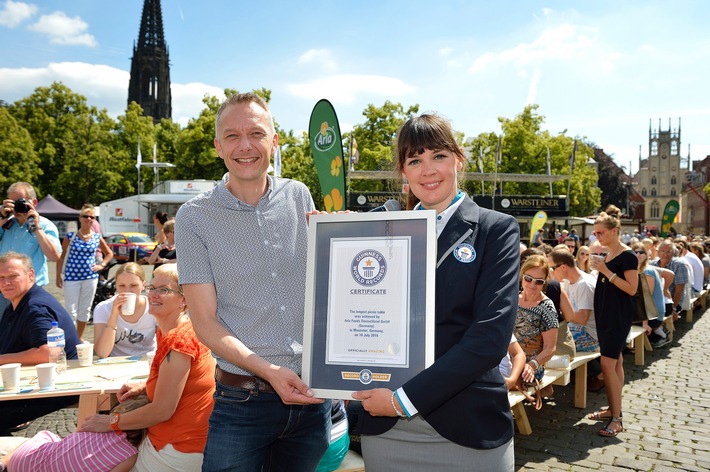 211,82 Meter Picknickerlebnis mitten in Münster / Arla Kærgården® knackt Weltrekord