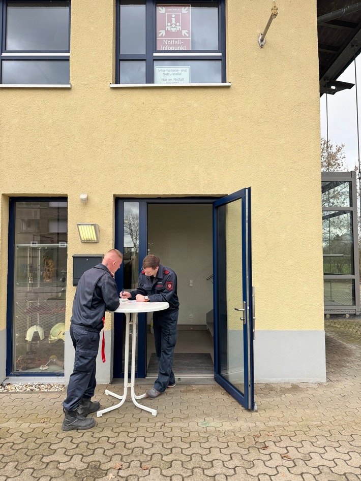 FW Dinslaken: Test der Notfallinformationspunkte in Dinslaken liefert wichtige Erkenntnisse