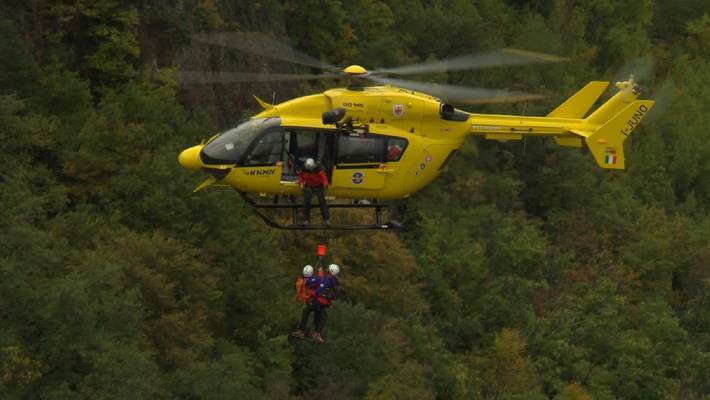 &quot;ZDF.reportage: Notruf für die Heli-Docs&quot;/ ZDF-Reporter mit Rettungsfliegern unterwegs in den Südtiroler Alpen (FOTO)