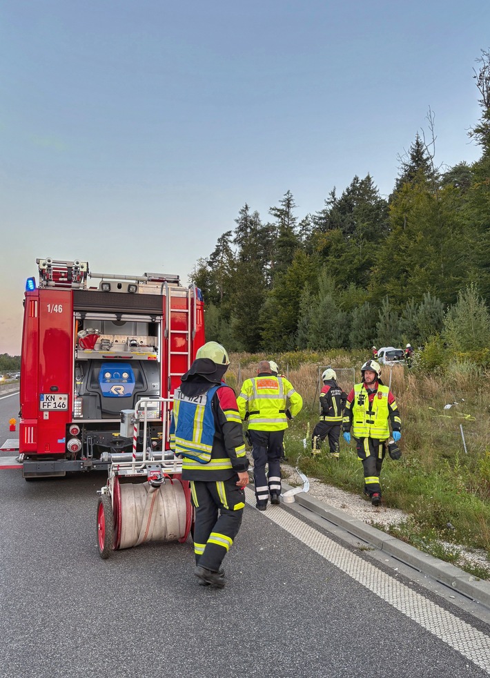 FW Allensbach: H2 VU PKW Person eingeklemmt