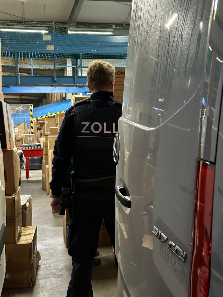 GZD: Zoll nimmt Paketdienstleister ins Visier Bundesweite Schwerpunkprüfung gegen Schwarzarbeit und illegale Beschäftigung- Erste Ergebnisse