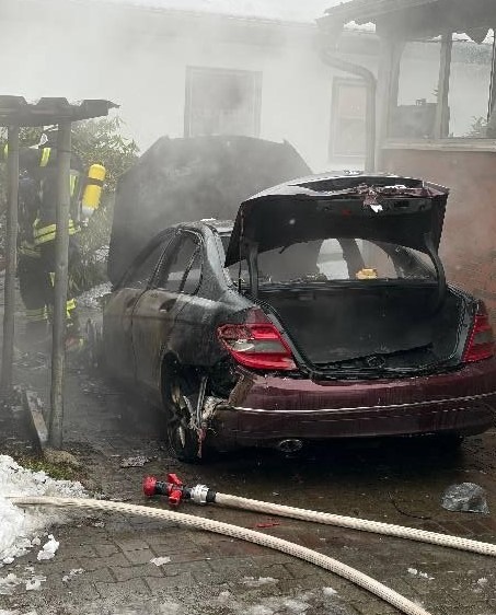 POL-WL: Pkw brannte völlig aus