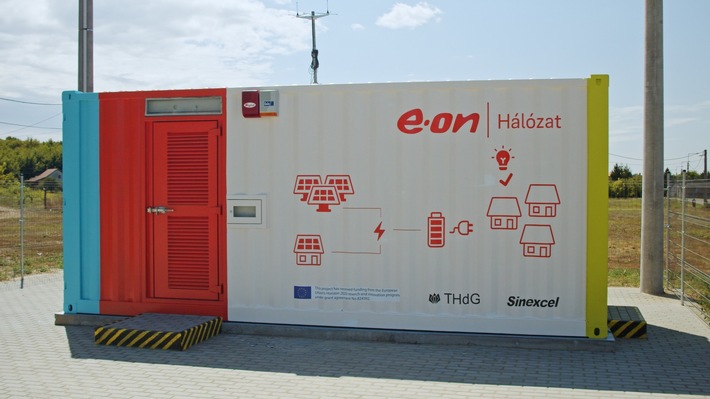 Für mehr Solarenergie in europäischen Netzen: E.ON nimmt weiteren mobilen Großspeicher in Betrieb