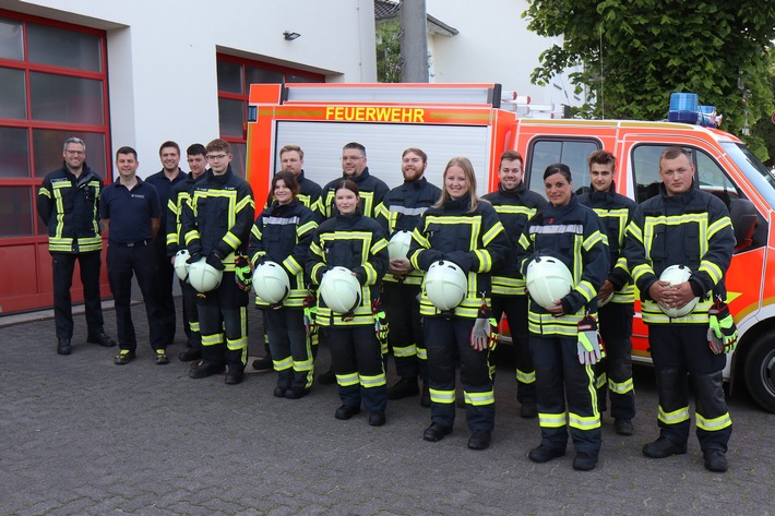 FW VG Asbach: 10 neue Feuerwehrleute starten in die Grundausbildung