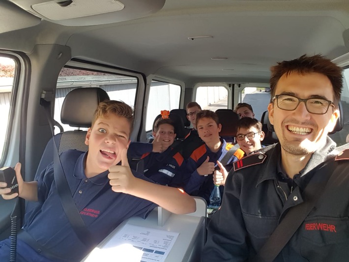 FW-Heiligenhaus: "Florian Heiligenhaus, kommen" - Jugendfeuerwehr und Einsatzabteilung trainieren das Funken (Meldung 26/2018)