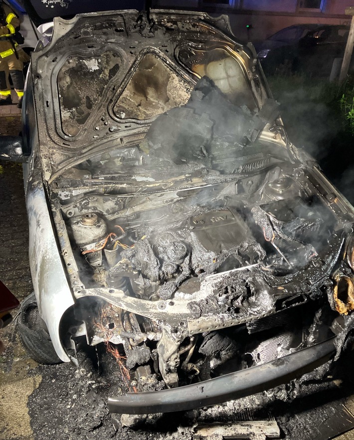 POL-AC: Kriminalpolizei ermittelt nach PKW-Brand