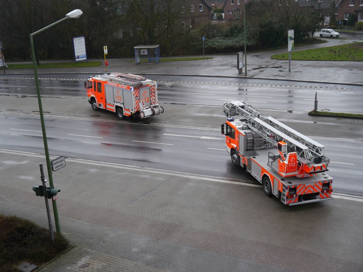 FW-BOT: Starke Geruchsbelästigung im Gewerbegebiet Knippenburg