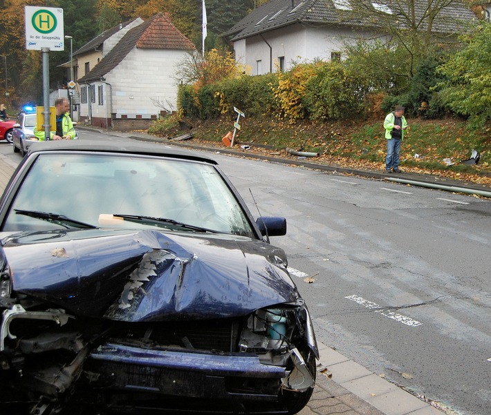 POL-PPWP: Kaiserslautern: Katze ausgewichen - Auto geschrottet