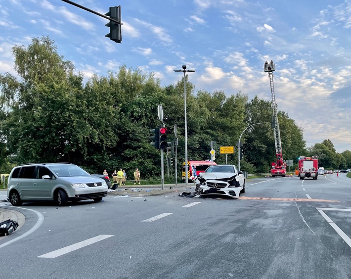 FW Osterholz-Scharm.: Schwerer Verkehrsunfall