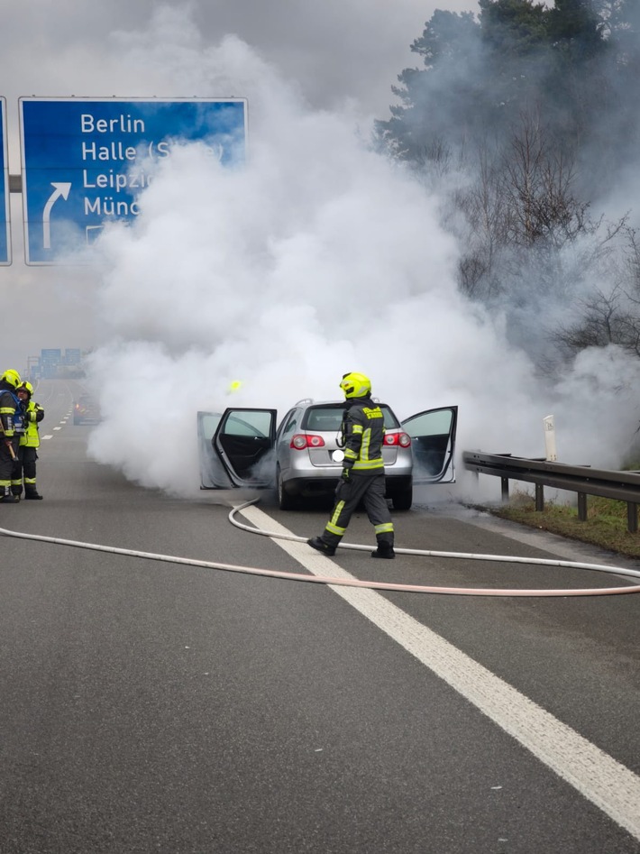 API-TH: Vollsperrung - Pkw in Vollbrand