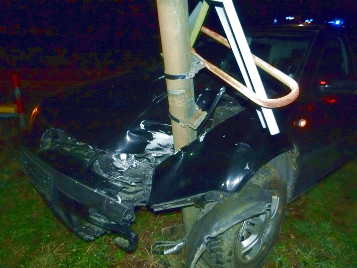 POL-MI: 78-jährige Autofahrerin beschädigt Gleisanlage