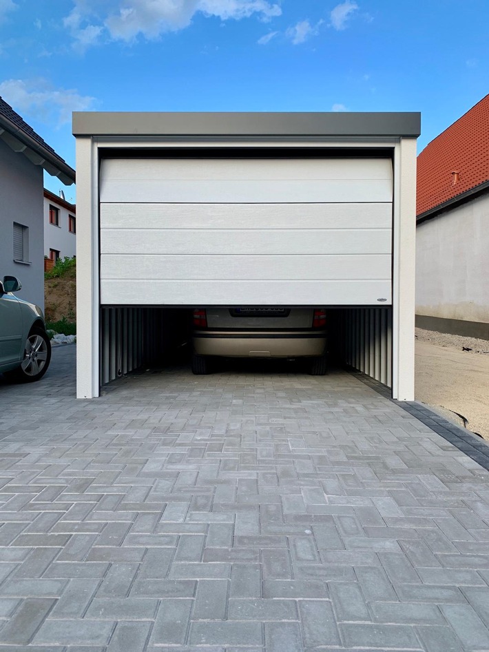 Garagen mit Sektionaltor, Flachdach Garagen Bayern (FOTO)