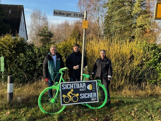 POL-VER: Grüne Fahrräder am Straßenrand: Verkehrswacht Osterholz, Gemeinde Lilienthal und Polizeiinspektion Verden/Osterholz wollen auf Radfahrer aufmerksam machen