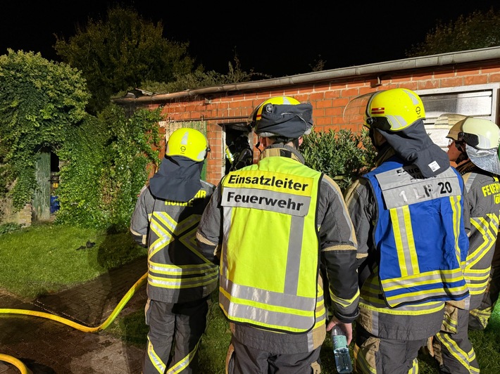 FW Hünxe: Brand in Pferdestall, Tiere gerettet