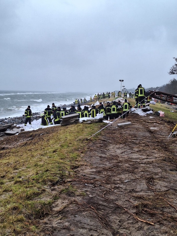 FW-SE: Kräfte aus dem Kreis Segeberg bei Deichverteidigung gefordert