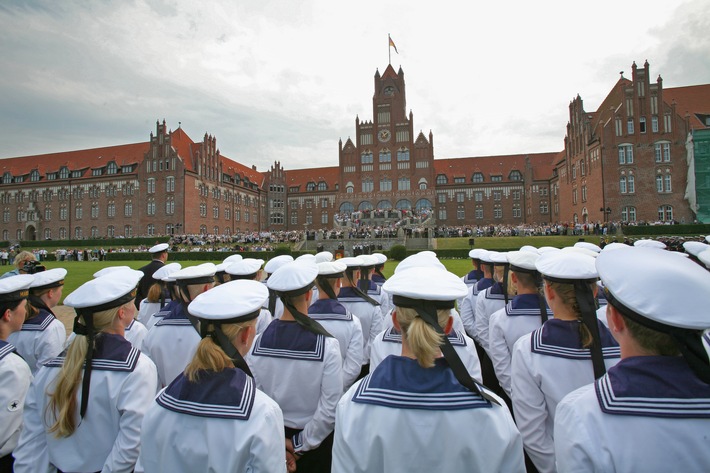 Vereidigung der Marineoffizieranwärter Crew VII/2018 an der Marineschule Mürwik